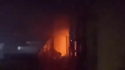 நிலக்கோட்டை: வத்தலகுண்டு பகுதியில் நள்ளிரவில் பிரபல செல்போன் கடையில் தீ விபத்து