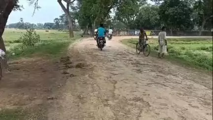 কালনা ২: তালার মোড় থেকে দেবীপুর স্টেশন যাওয়ার পাকা রাস্তায় পড়ে কাদা; ঘটছে দুর্ঘটনা, সমস্যায় সাধারণ মানুষ #jansamasya