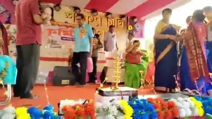 করিমপুর ১: কৃষ্টি সংস্কৃতিক সংস্থার বর্ণাঢ্য অনুষ্ঠানে করিমপুরের বিধায়ক বিমলেন্দু সিংহ রায়