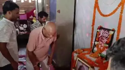 अनूप लाल दादा जी को सब आत्मीय श्रद्धांजलि अर्पीत कर उन्हें परमपुरुष से अपने में मिला लेने का प्रार्थना  सर्वमानित भाव से