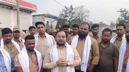 मनातू: मनातू में ऑल राइट्स ड्राइवर मजदूर महासंघ ने चलाया जागरूकता अभियान, ड्राइवरों को सुरक्षा के प्रति किया जागरूक