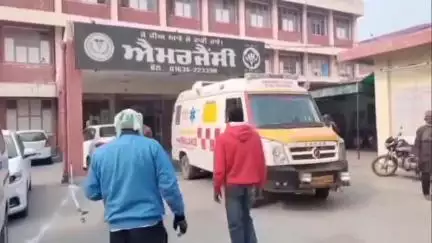 ਧਰਮਕੋਟ: ਪਿੰਡ ਜਲਾਲਾਬਾਦ ਨੇੜੇ ਗੱਡੀ ਦੇ  ਸੰਤੁਲਨ ਵਿਗੜਨ ਕਾਰਨ ਗੱਡੀ ਨੇ ਖਾਦੀਆਂ ਪਲਟੀਆਂ , 4 ਲੋਕ ਹੋਏ ਗੰਭੀਰ ਜ਼ਖਮੀ