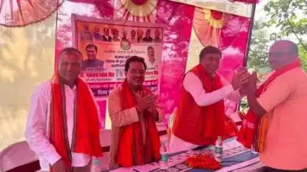 मशरक: सिसई पोखरा मंदिर परिसर में भाजपा कार्यकर्ताओं की हुई बैठक, पूर्व मंत्री महाचन्द्र प्रसाद सिंह ने किया संबोधित