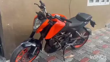 മൂവാറ്റുപുഴ: കടാതി ഭാഗത്ത് നിന്നും പഞ്ചായത്ത്‌ പടി ഭാഗത്ത്‌ നിന്നും ബൈക്കുകൾ മോഷ്ടിച്ച കേസിലെ പ്രതികളെ പോലീസ് അറസ്റ്റ് ചെയ്തു