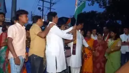 আমতা ১: আমতায় প্রায় দেড় হাজার বিজেপি ও সিপিএম কর্মী তৃণমূলে যোগ  দিলেন উপস্থিত বিধায়ক