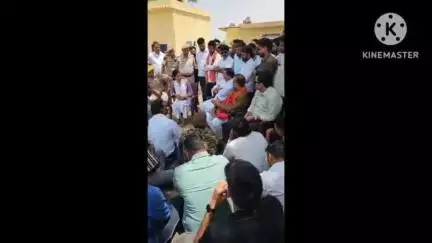 राहुवास: राहुवास पुलिस थाने पहुंचे ब्राह्मण समाज के पदाधिकारी, हमले और वाहनों के कांच तोड़ने के दोषियों की गिरफ्तारी की मांग
