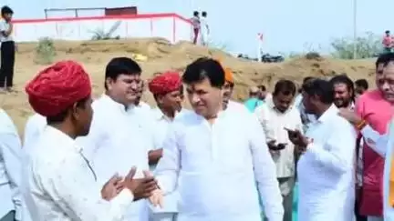 गिड़ा: पूर्व केंद्रीय कृषि राज्यमंत्री कैलाश चौधरी ने पाटौदी क्षेत्र का दौरा किया, आमजन से हुए रूबरू