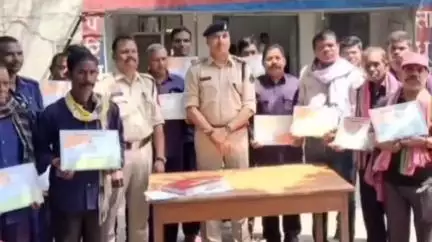 तमनार: तमनार पुलिस ने कोटवारों, समाज सेवियों, छात्रों, स्वच्छता दीदियों और पुलिस मित्रों को किया सम्मानित