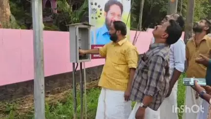 വർക്കല: കിഴക്കനേല മാടൻകാവ് ജംഗ്ഷനിലും, ഹരിഹരപുരം തൂമ്പിത്തൊടിയിലും സ്ഥാപിച്ച മിനിമാസ്റ്റ് ലൈറ്റുകൾ വി ജോയി MLA ഉദ്ഘാടനം ചെയ്തു