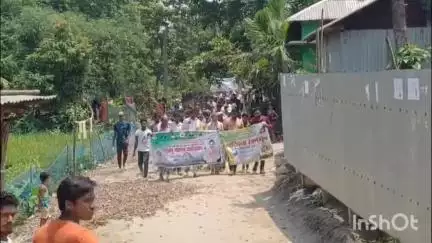 দক্ষিণ শালমাৰা: চিৰাকুটিত এআইইউডিএফ দলৰ বিশাল পদযাত্ৰা বাহিৰ, হাজাৰ হাজাৰ ভোটাৰ ৰাইজৰ অংশগ্ৰহণ