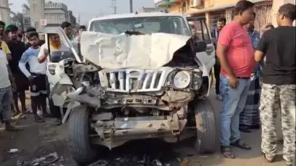 ভরতপুর ১: ডাঙ্গাপাড়া এলাকায় স্করপিও ও ১১০৯ ট্রাকের মুখোমুখি সংঘর্ষে জখম গাড়ি চালক সহ ৫