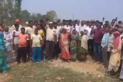 कैंपियरगंज: पीपीगंज थाना क्षेत्र के वार्ड नं 12 और 13 में निर्मित फोरलेन बाईपास को लेकर ग्रामीणों ने किया प्रदर्शन #jansamsya