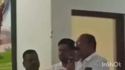 ಹುಣಸೂರು: ಸೆಸ್ಕ್ ಸಿಬ್ಬಂದಿಗೆ ಒಂದು ಕೋಟಿ ರೂ. ವಿಮಾ ಸೌಲಭ್ಯ: ಪಟ್ಟಣದಲ್ಲಿ  ಸೆಸ್ಕ್ ಉಪ ವಿಭಾಗದ ಅಧಿಕಾರಿ ಮಹೇಶ್ ಕುಮಾರ್