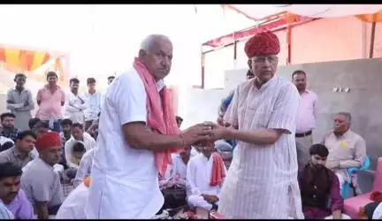 शादी में एक रुपए और नारियल लेकर बिना दहेज के की शादी #aajtak #rajasthannews#pankajpanchariya0