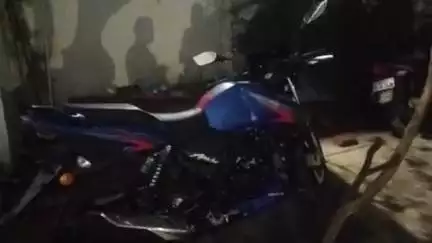 कुदरा में हेलमेट बाइक चेकिंग के दौरान रोहतास जिले से हुई चोरी की अपाचे बाइक के साथ दो आरोपी  गिरफ्तार