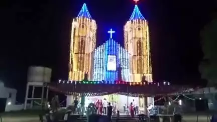 பர்கூர்: காத்தான்பள்ளம் கிராமத்தில் அமைந்துள்ள புனித சூசையப்பர் ஆலயத்தின் 28 ம் ஆண்டு தேர்பவனி ஏராளமானோர் பங்கேற்று வழிபாடு