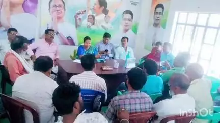 রায়না ১: সাংগঠনিক বিষয় নিয়ে রায়না বিধায়ক কার্যালয়ে সকল নেতৃত্বকে নিয়ে আয়োজিত আলোচনা সভা, উপস্থিত বিধায়ক