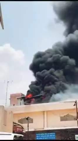 उज्जैन.महाकाल मंदिर क्षेत्र में लगी आग दमकल की तीन गाड़ी रवाना और गाड़ियों को बुलवाया,#उज्जैन #न्यूज #वायरल @