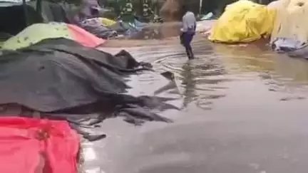 குன்னம்: இளங்கானூர் நெல் கொள்முதல் நிலையத்தில் பெய்த திடீர் மழை - நெல்மணிகள் நனைந்ததால் விவசாயிகள் வேதனை