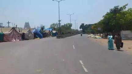 ఇల్లందకుంట: మండల కేంద్రంలో బస్టాండ్ లేక ఇబ్బందులు పడుతున్న ప్రయాణికులు బస్టాండు త్వరితగతిన ఏర్పాటు చేయాలి 
#localissue