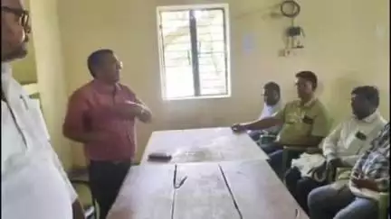 मशरक: प्रखंड कार्यालय में बीएलओ की बैठक, बीडीओ ने दी जानकारी