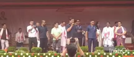 ছয়গাঁও: পঞ্চায়ত নিৰ্বাচনৰ প্ৰচাৰৰ অন্তিম দিনা ছয়গাঁও মিনি ষ্টেডিয়ামত অন্তিম প্ৰচাৰত উপস্থিত মুখ্যমন্ত্ৰী হিমন্ত বিশ্ব শৰ্মা