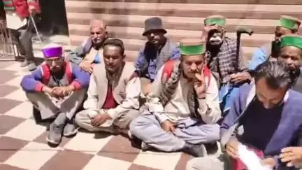 तकलेच: लुहरी जल विद्युत परियोजना से प्रभावितों ने किया बैठक का आयोजन, आने वाले समय में करेंगे धरना प्रदर्शन