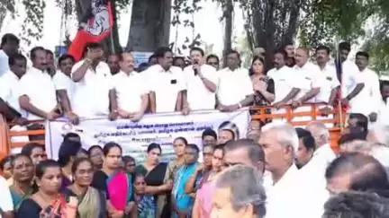 கொடுமுடி: விளக்கேத்தி நான்கு வழி சாலை பகுதியில் அதிமுக சார்பில் சிவகிரி கொலை சம்பவத்திற்கு கண்டித்து கண்டன ஆர்ப்பாட்டம்