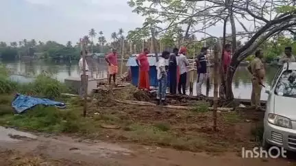 കൊച്ചി: ഇന്നലെ ചെറായി പാലത്തിൽ നിന്ന് കായലിലേക്ക് ചാടിയ യുവതിയുടെ മൃതദേഹം ഫയർഫോഴ്സിന്റെ തിരച്ചിലിൽ കണ്ടെത്തി