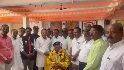 ಮುದ್ದೇಬಿಹಾಳ: ಪಟ್ಟಣದಲ್ಲಿ ನಿವೃತ್ತ ಸೈನ್ಯಾಧಿಕಾರಿಯನ್ನು ಸನ್ಮಾನಿಸಿದ ಶಾಸಕ ಅಪ್ಪಾಜಿ ನಾಡಗೌಡ