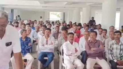 સુત્રાપાડા: પ્રશ્નાવડાં ગામે માં સંગઠન સૃજન અભિયાનની AICCના સેક્રેટરી સહિત ગુજરાત કોંગ્રેસના નેતાઓએ કાર્યકરો સાથે ચર્ચા બેઠક યોજાઈ