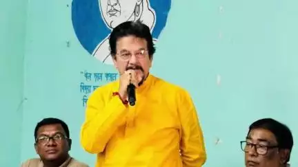 করিমপুর ১: করিমপুর মহিষবাথান মনোজ মোহন বিদ্যামন্দির উচ্চ বিদ্যালয়ের ছাত্র অর্ণব মন্ডলকে সংবর্ধনা দিলেন বিধায়ক বিমলেন্দু সিংহ রায়