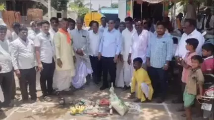 ಯಲಬರ್ಗ: ಗಾಣಧಾಳ ಗ್ರಾಮದಲ್ಲಿ ಗಾಣಧಾಳ- ಶಿಡ್ಲಭಾವಿ ರಸ್ತೆ ಅಭಿವೃದ್ಧಿ ಕಾಮಗಾರಿಗೆ ಸಿಎಂ ಆರ್ಥಿಕ ಸಲಹೆಗಾರ ಬಸವರಾಜ ರಾಯರೆಡ್ಡಿ ಚಾಲನೆ
