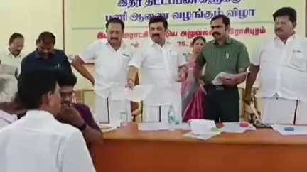 ராசிபுரம்: வெண்ணந்தூரில் 398 பயனாளிகளுக்கு 14 கோடி மதிப்பீட்டில் வீடு கட்ட ஆணைகளை எம்.பி ராஜேஷ்குமார் வழங்கினார்