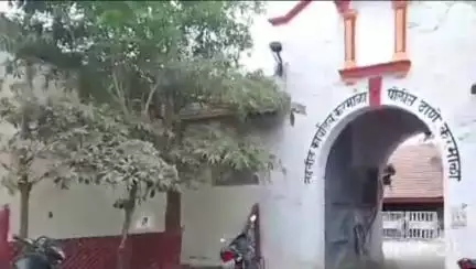 करमाळा: वीट येथे वेश्या व्यवसायावर पोलिसांचा छापा; तीन महिलांची मुक्तता करत चालकाला पोलिस कोठडी