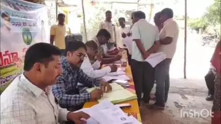 సైదాపూర్: మండలంలోని ఆకునూరు,గుడిశాల గ్రామాలలో భూభారతి రైతు సదస్సు నిర్వహించిన అధికారులు
