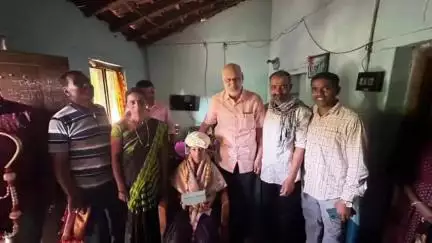 ಯಲ್ಲಾಪುರ: ಎಸ್ಎಸ್ಎಲ್ಸಿ ಪರೀಕ್ಷೆಯಲ್ಲಿ ಸಾಧನೆ ಮಾಡಿದ ವಿದ್ಯಾರ್ಥಿಗಳಿಗೆ ದೊಡ್ಡಬೇಣ ಮನೆಗೆ ತೆರಳಿ ಶಾಸಕ ಶಿವರಾಮ್ ಹೆಬ್ಬಾರ್ ಸನ್ಮಾನ