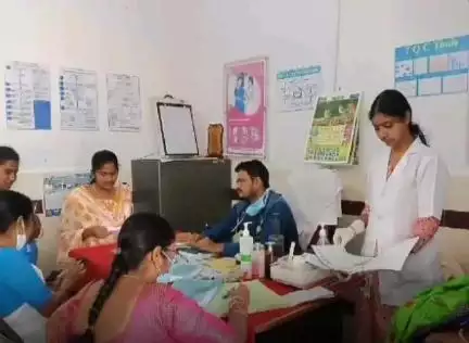 మాచారెడ్డి: మాచారెడ్డి లోని పీహెచ్సి సెంటర్లో అమ్మఒడి కార్యక్రమం