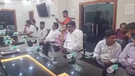 মহম্মদবাজার: মহম্মদ বাজার ব্লকের কমিউনিটি হলে বীরভূম জেলা প্রশাসনের পক্ষ থেকে ডেউচা পাঁচামি কয়লা খনি নিয়ে বিশেষ বৈঠকের আয়োজন