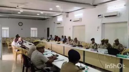 #SP Office Nagaur :- आज राज्य स्तरीय पुलिस जवाबदेही समिति के अध्यक्ष श्री एच.आर. कुड़ी द्वारा जनसुनवाई की, उपस्थित परिवादियों की समस्याओं को सुना तथा संबंधित को शीघ्र निस्तारण हेतु आवश्यक दिशा निर्देश दिये।