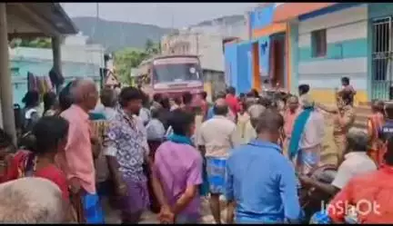 வேப்பந்தட்டை: அரசலூரில் நெல் கொள்முதல் நிலைய அலுவலர்களை கண்டித்து விவசாயிகள் பஸ் மறியல்