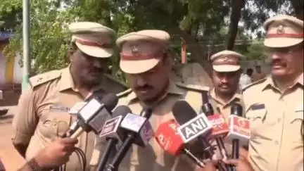 ಬಬಲೇಶ್ವರ: ಹೊನಗನಹಳ್ಳಿ ಬಳಿ ಅನಧಿಕೃತ ಮದ್ಯ ಮಾರಾಟ ಅಡ್ಡೆ ಮೇಲೆ ಪೊಲೀಸರ ದಾಳಿ, ನಗರದಲ್ಲಿ ಪ್ರಕಟಣೆ ಮೂಲಕ ಎಸ್ಪಿ ಲಕ್ಷ್ಮಣ ನಿಂಬರಗಿ ಮಾಹಿತಿ