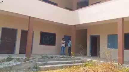 ಕಲಘಟಗಿ: ಉದ್ಘಾಟನೆಗೆ ಮೊದಲೇ ಸೋರುತ್ತಿದೆ ತಾಲ್ಲೂಕಿನ ಹುಲ್ತಿಕೋಟಿ ಗ್ರಾಮ ಶಾಲೆಯ ಕಟ್ಟಡ: ಗ್ರಾಮಸ್ಥರ ಆಕ್ರೋಶ #localissue