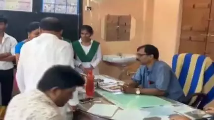 কেশিয়ারি: সাঁতরাপুরে মাধ্যমিক কৃতি ছাত্র-ছাত্রীদের সম্বর্ধনা জানালেন বিধায়ক