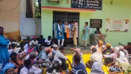 ବୀରମିତ୍ରପୁର: ବିଭାଗୀୟ କର୍ତ୍ତୂପକ୍ଷଙ୍କ ହସ୍ତକ୍ଷେ ପରେ ସମସ୍ୟା ଥମିଲା।ହାତୀବାରି ଲ୍ୟାମ୍ପସର