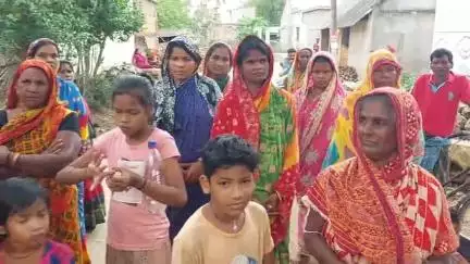 ନରସିଂହପୁର: ମିଟିକାପୁର ଗାଁରେ ଥିବା ବିଭିନ୍ନ ସମସ୍ୟା ନେଇ ରାସ୍ତାକୁ ଓହ୍ଲାଇଲେ ଗ୍ରାମବାସୀ #jansamasya