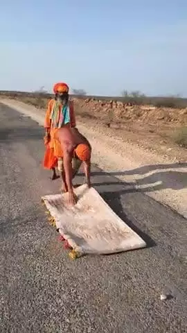 सनातन धर्म के लिए बाबा की पहली परिक्रमा गंगोत्री टू रामेश्वर अब दूसरी परिक्रमा करौली से जगन्नाथपुर के लिए जा रही है
