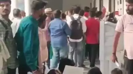 हुज़ूर: रीवा के कलेक्ट्रेट में किसानों का फूटा गुस्सा,बिना सूचना बंद हुई स्लॉट बुकिंग,खरीदी व्यवस्था पर उठे सवाल?#jansamashaya