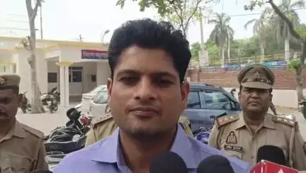 पुलिस अधीक्षक रायबरेली द्वारा पुलिस कार्यालय परिसर से पीआरवी को 10 मोटरसाइकिल वाहनों को हरी झंडी दिखाकर किया गया रवाना