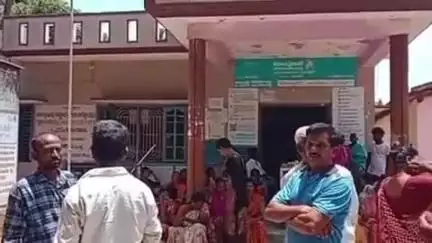 ತರೀಕೆರೆ: ಗ್ರಾಮ ಪಂಚಾಯ್ತಿ ಬಾಗಿಲಲ್ಲಿ ಮೃತದೇಹ ಇಟ್ಟು ಹಲಸೂರು ಗ್ರಾಮದಲ್ಲಿ ಪ್ರತಿಭಟನೆ